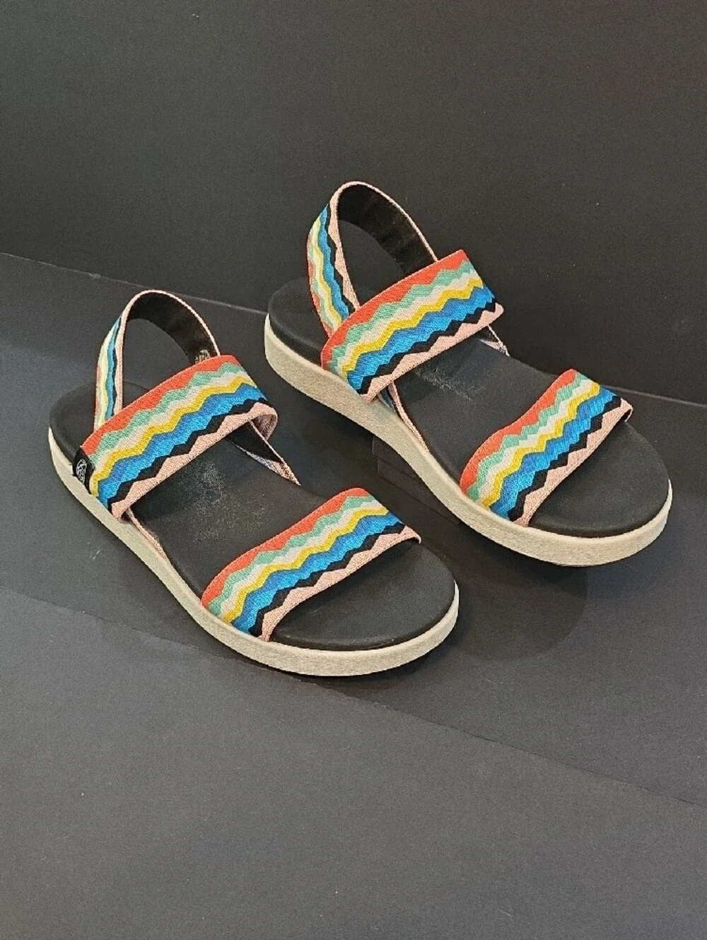 Keen Women's Multi-Color Zigzag Strap Sandals Size 11 - Picture 2 of 10